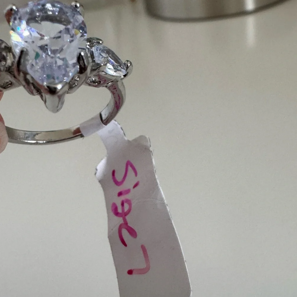 Elegant Pear Cut Clear Crystal Ring – Silver Tone Costume Jewelry Size 7